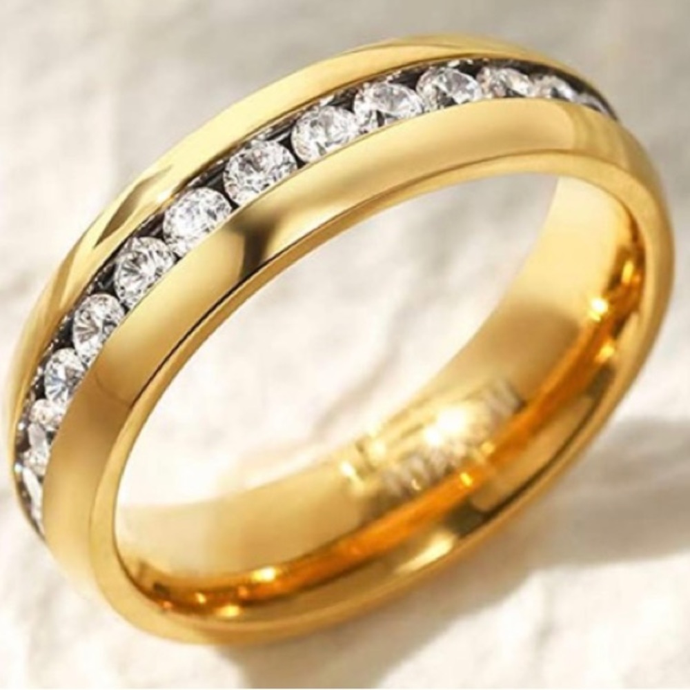 Goldtone Ring with Cubic Zirconia. Size 11.